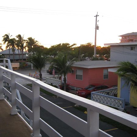 The Holiday Court Villas And Suites Fort Myers Beach Exterior foto