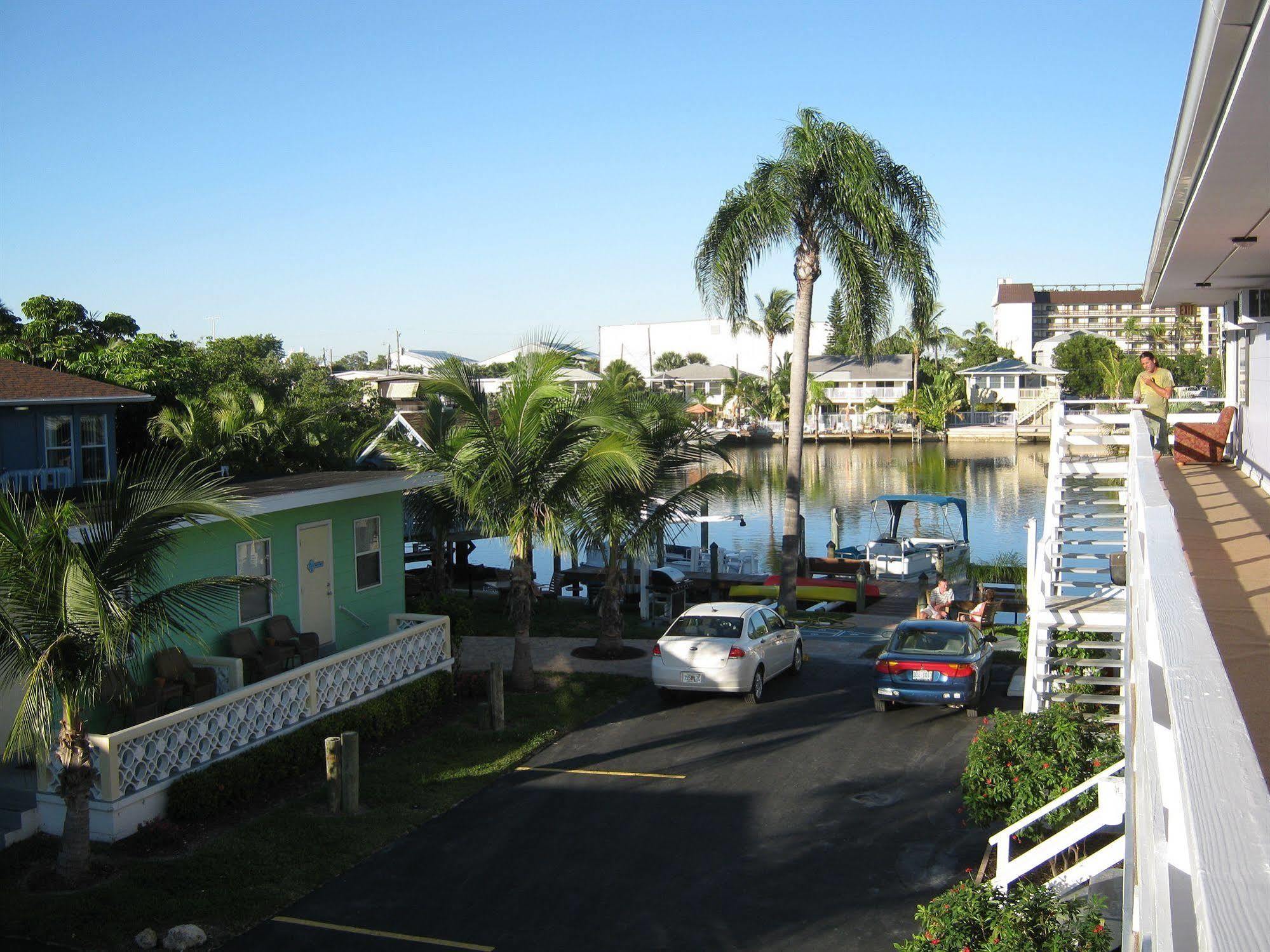 The Holiday Court Villas And Suites Fort Myers Beach Exterior foto