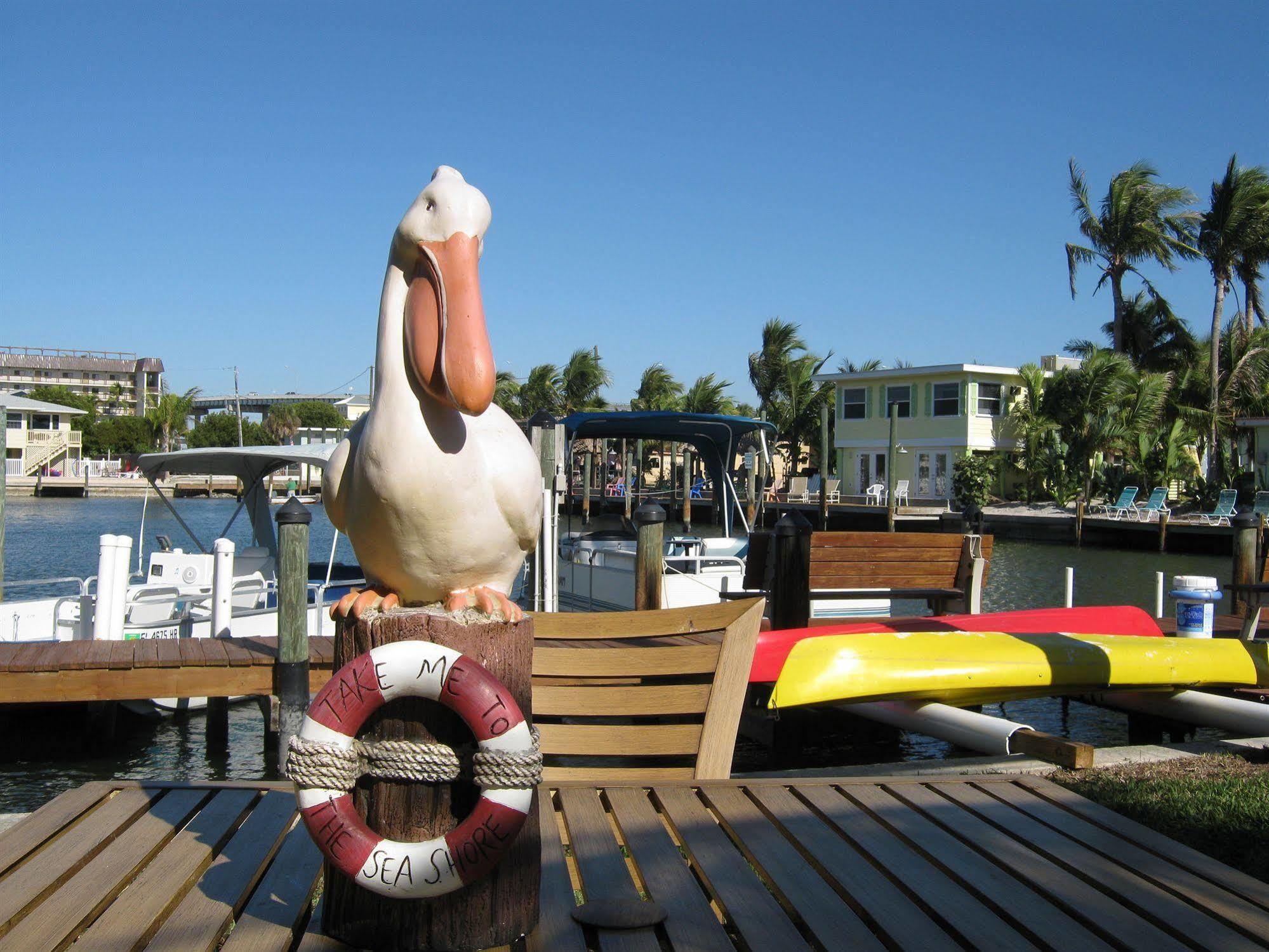 The Holiday Court Villas And Suites Fort Myers Beach Exterior foto